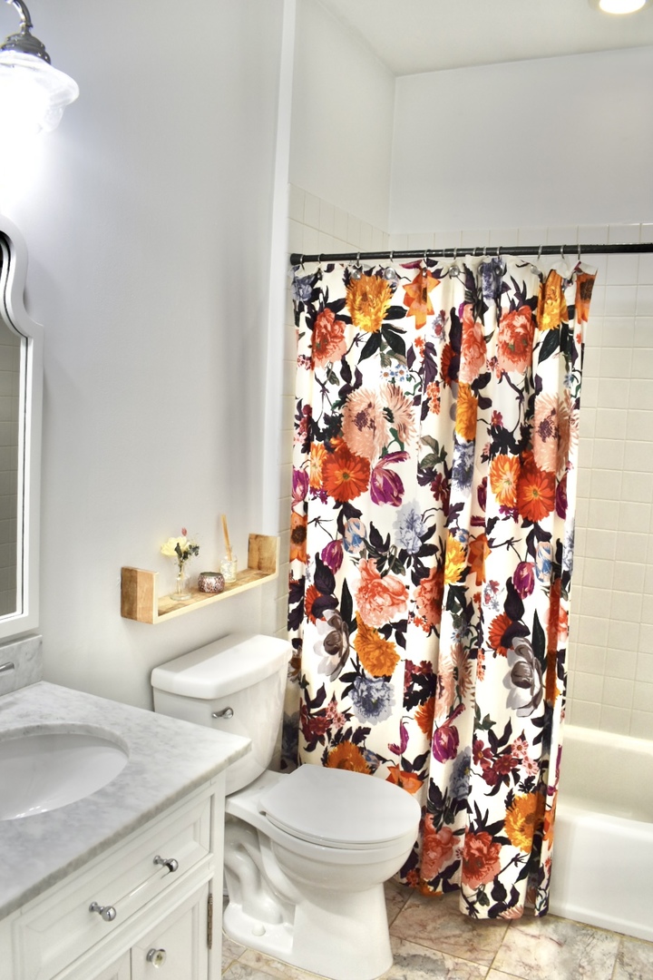 4315 North Kenmore Avenue, Unit 2S Chicago, IL 60613 - Photo 25 of 27 a bathroom with a sink toilet and shower