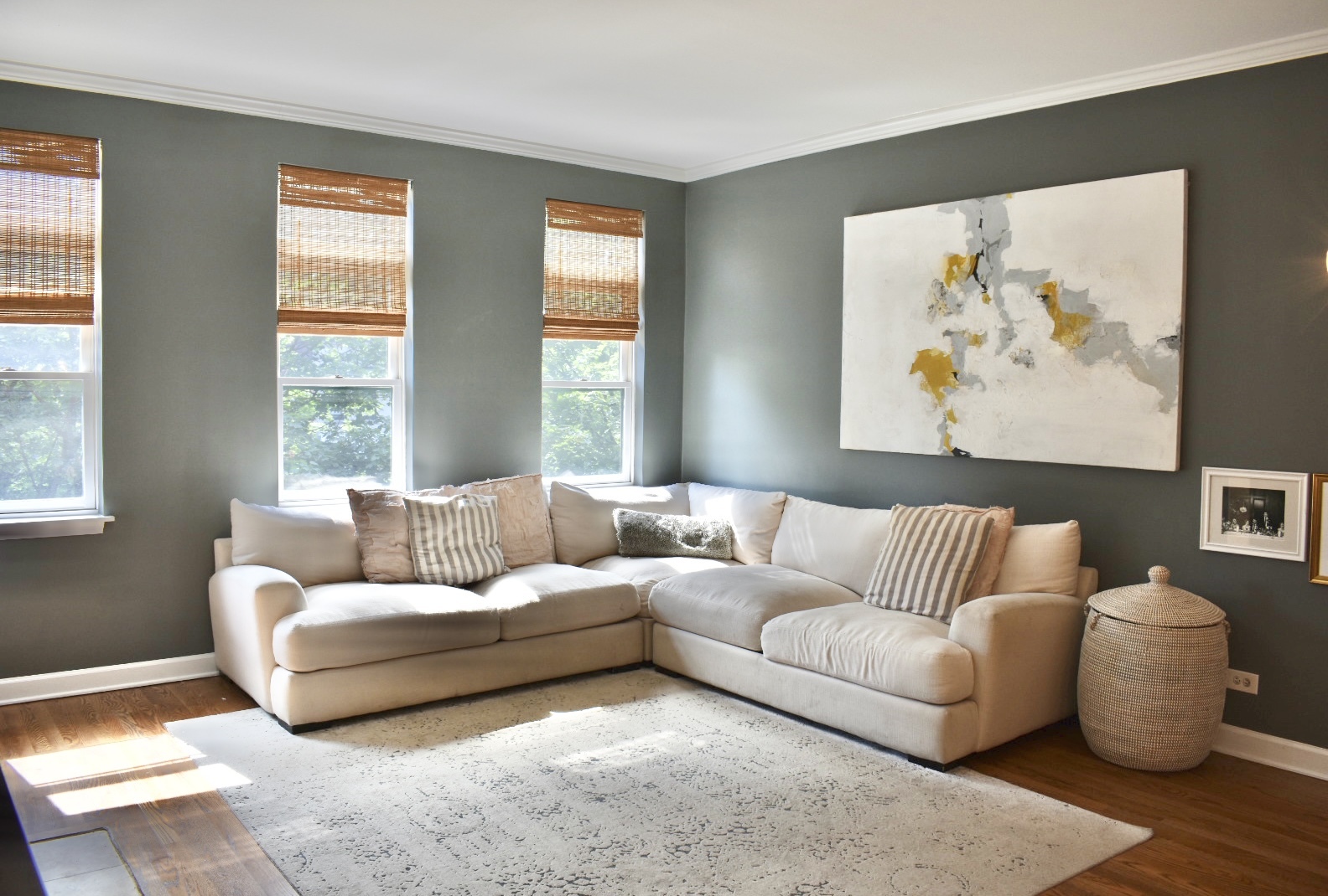 4315 North Kenmore Avenue, Unit 2S Chicago, IL 60613 - Photo 6 of 27 a living room with furniture and a large window