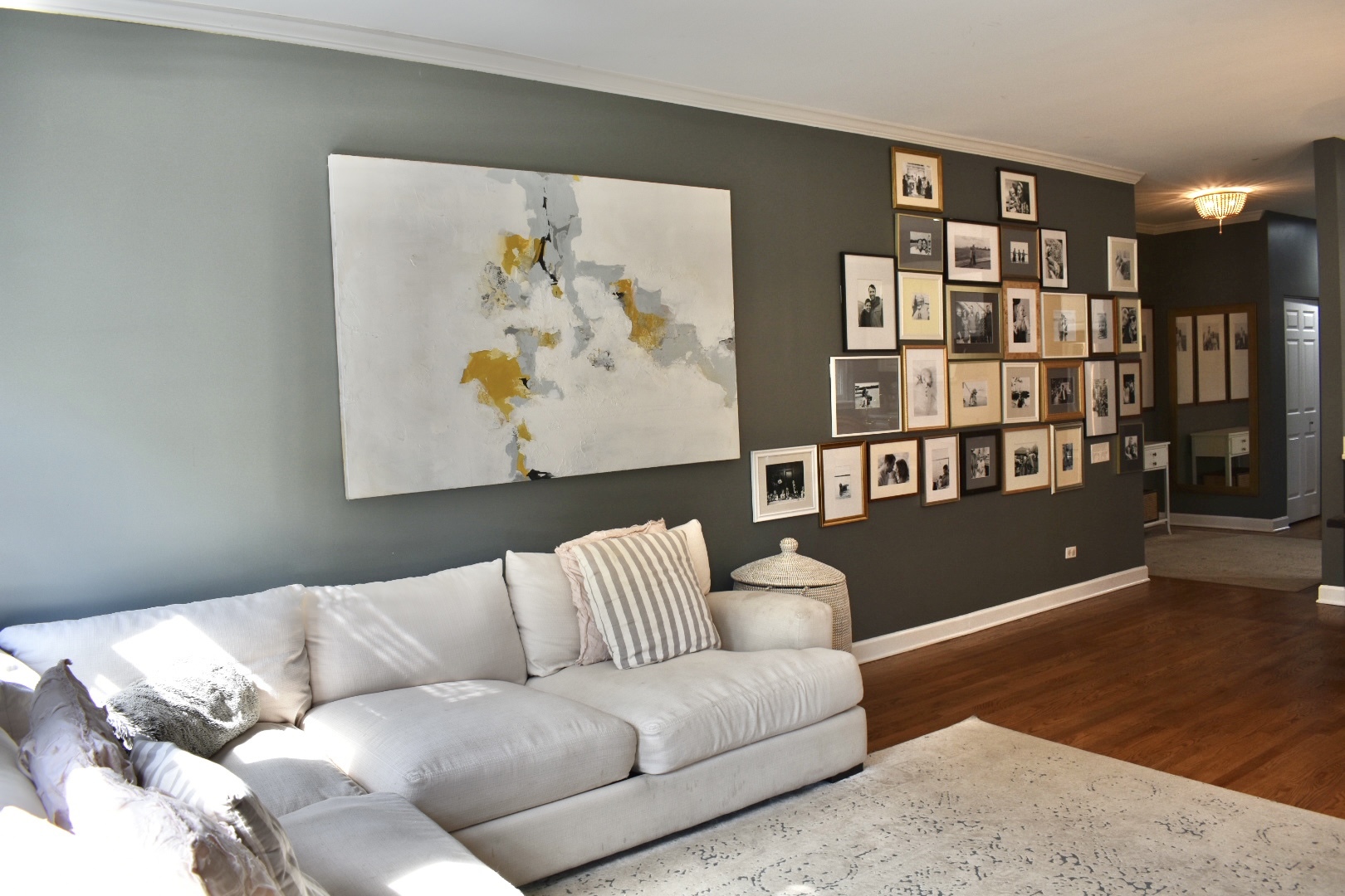 4315 North Kenmore Avenue, Unit 2S Chicago, IL 60613 - Photo 10 of 27 a living room with furniture and a book shelf