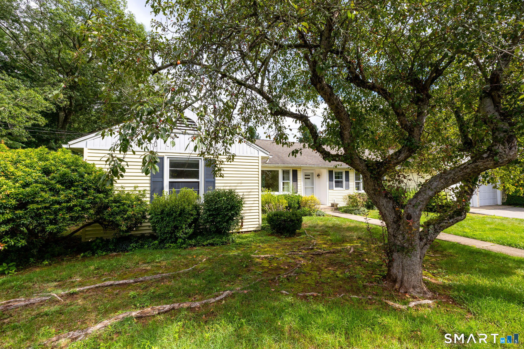354 Academy Road Cheshire, CT 06410 - Photo 3 of 32 Gallery Image 3