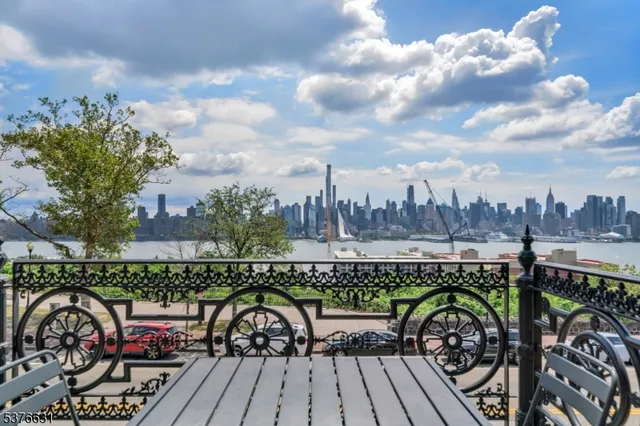 $2,670,000 | 5303 Boulevard East, West New York, NJ 07093