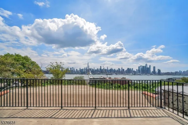 $2,670,000 | 5303 Boulevard East, West New York, NJ 07093