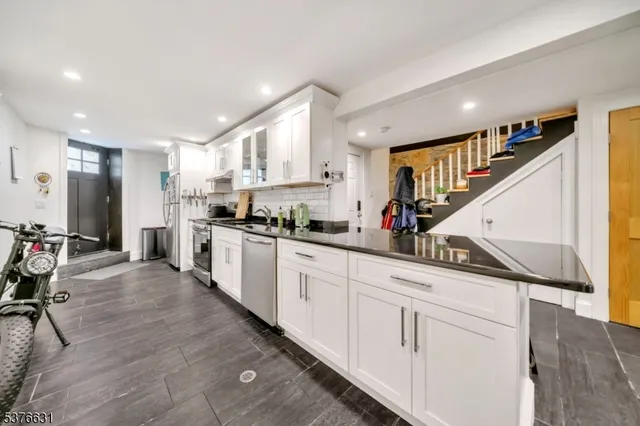 $2,670,000 | 5303 Boulevard East, West New York, NJ 07093