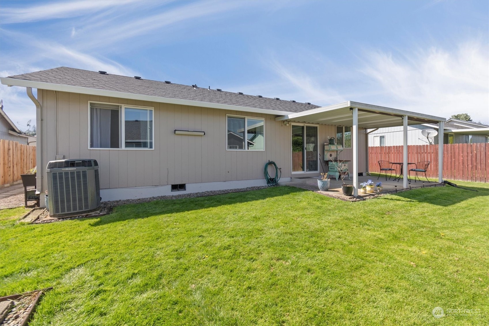 119 Abbey Road Kelso, WA 98626 - Photo 14 of 27 a view of a house with backyard and porch