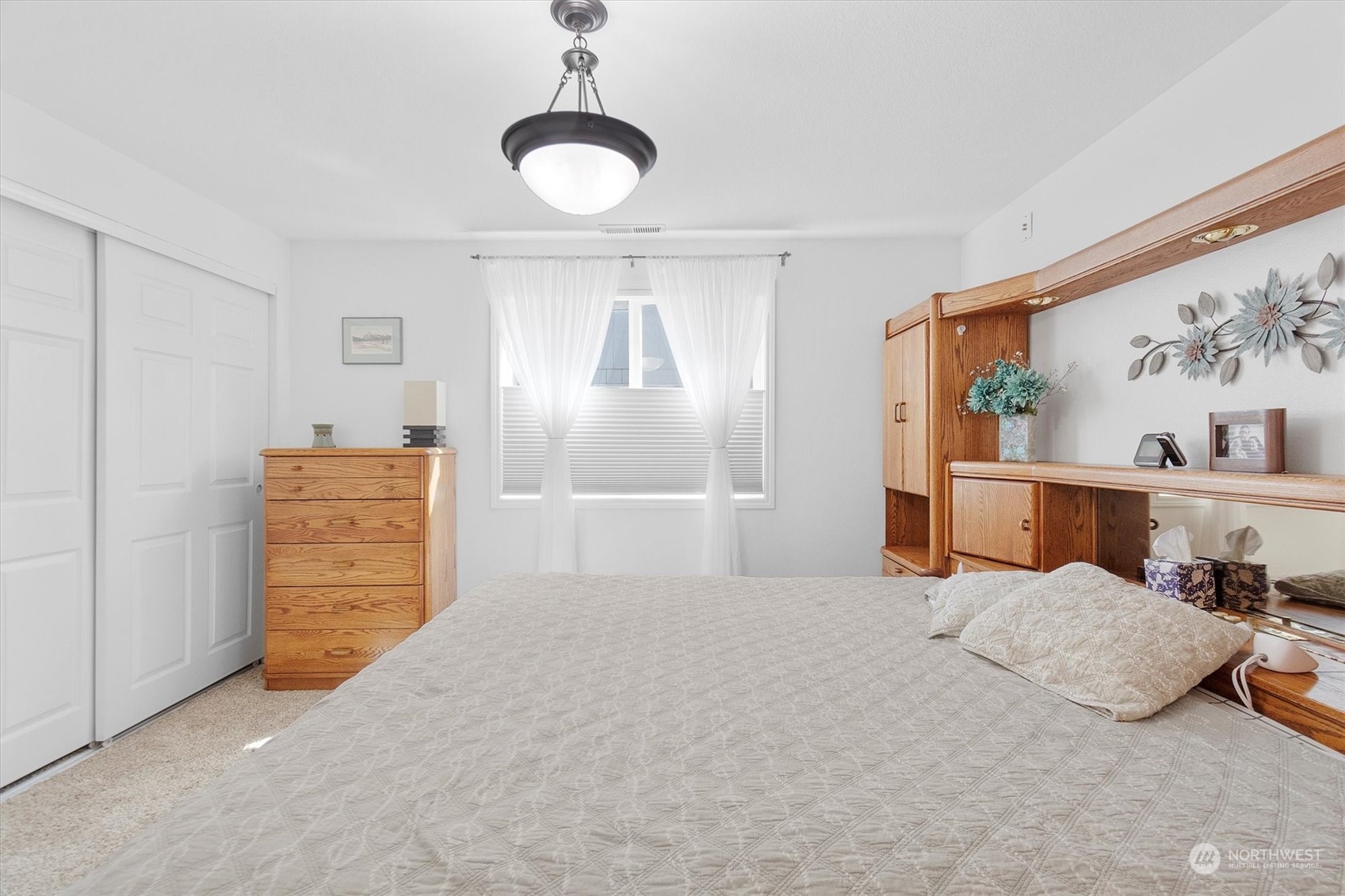 119 Abbey Road Kelso, WA 98626 - Photo 24 of 27 a room with furniture and closet