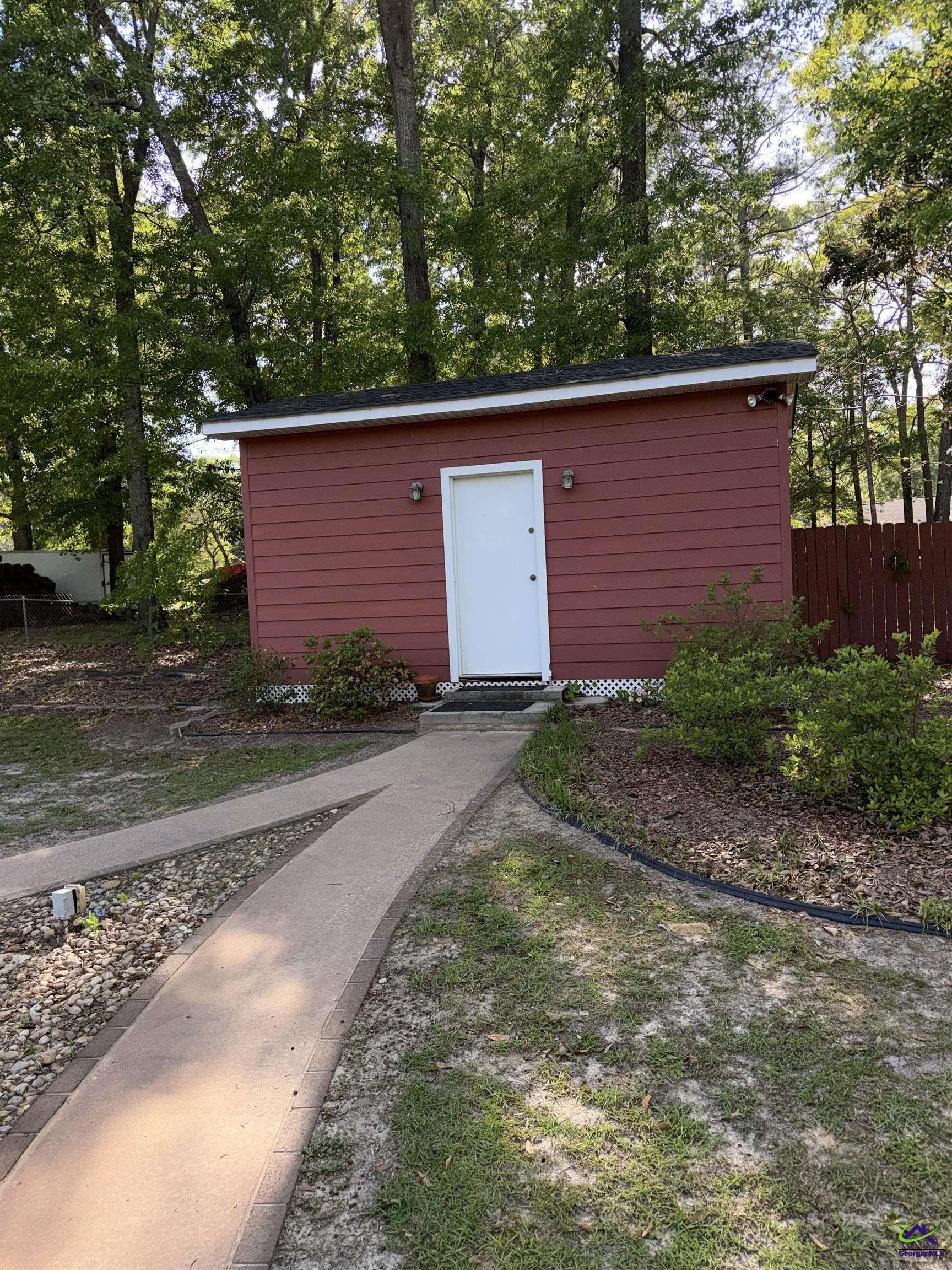 249 Hatcher Road Warner Robins, GA 31088 - Photo 23 of 25 a view of a backyard