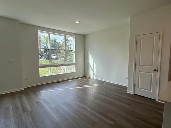 $4,000 | 347 Summit Circle, Lombard, IL 60148