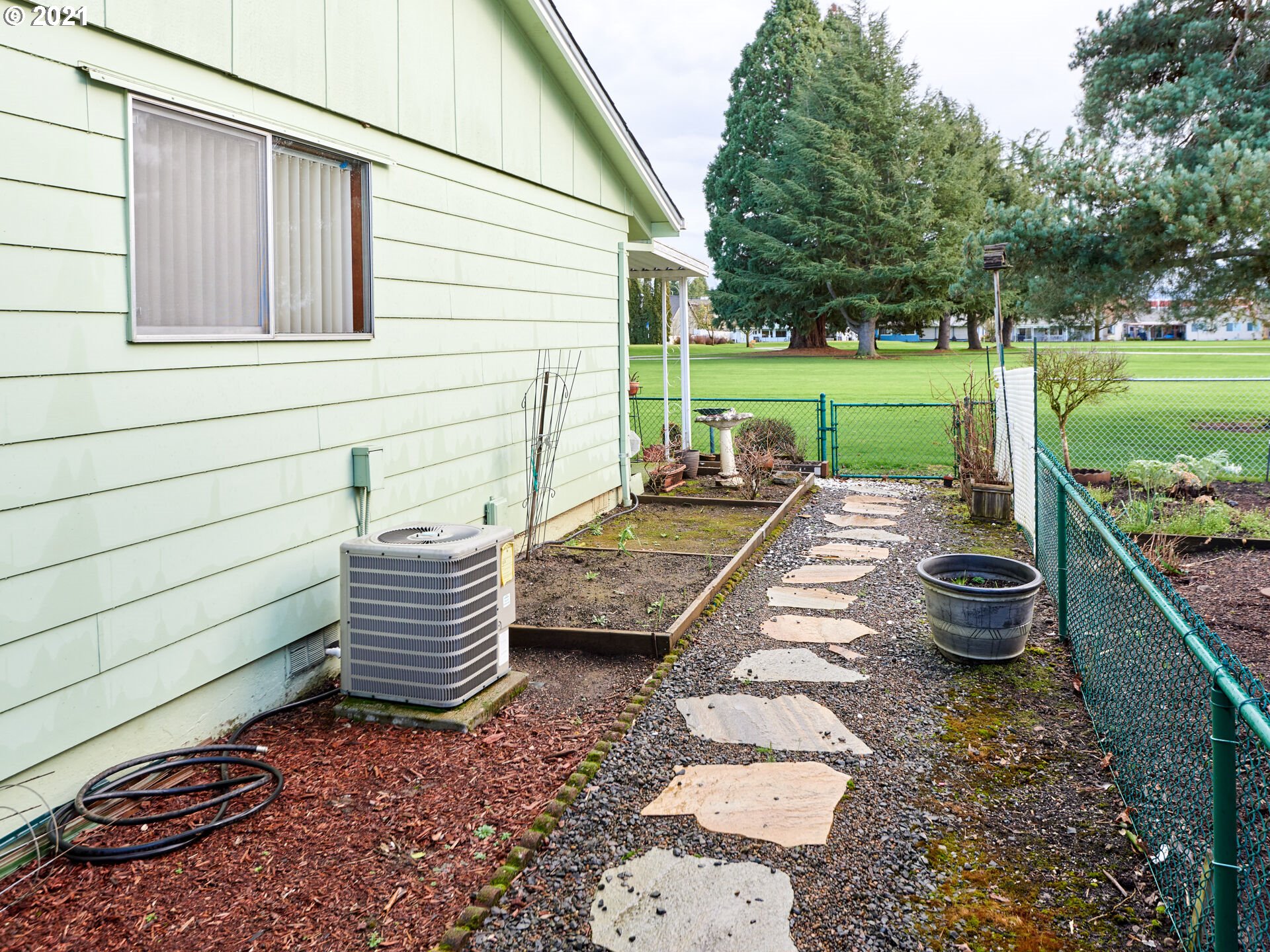 828 Oregon Way Woodburn, OR 97071 - Photo 28 of 29