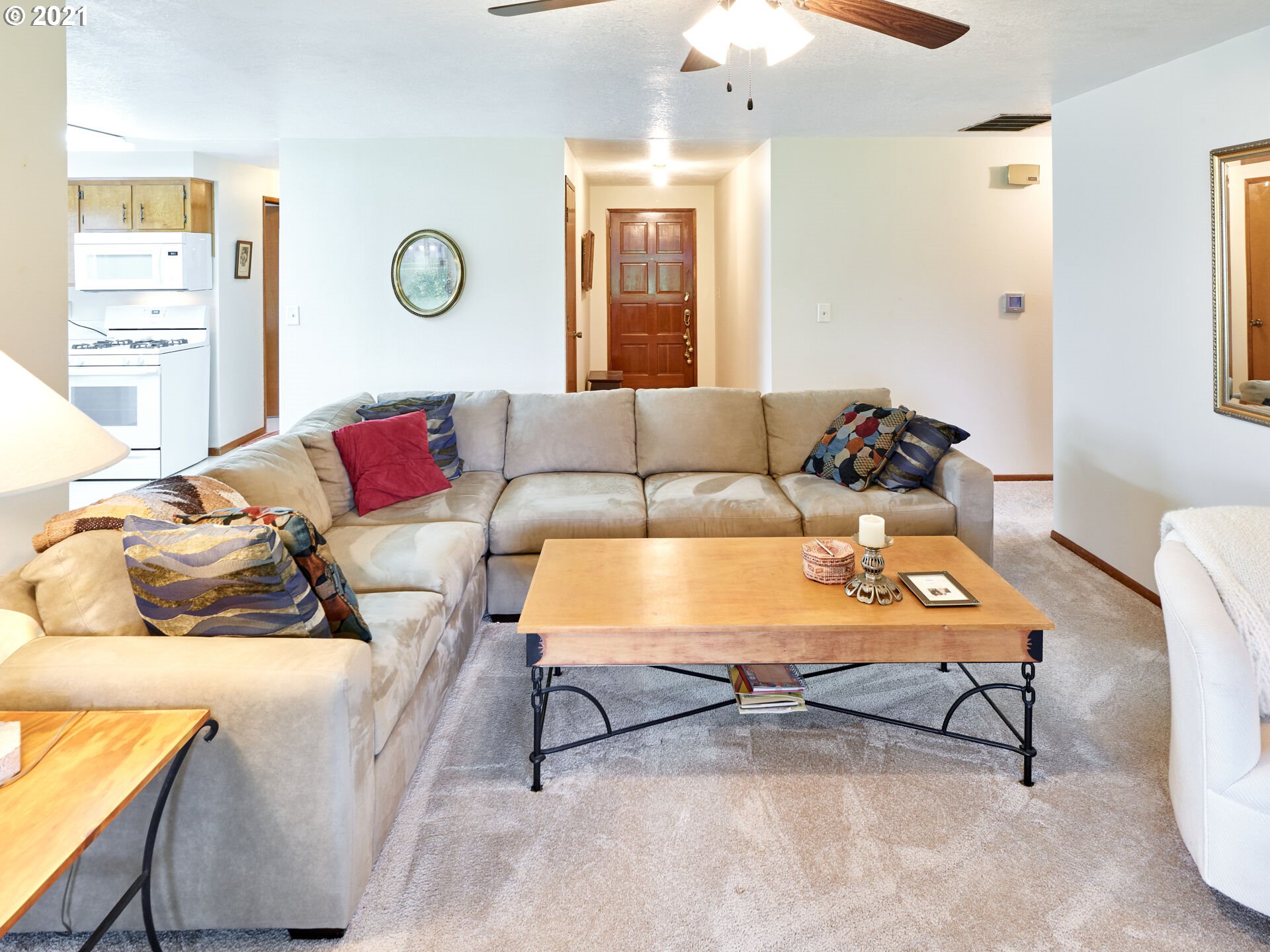 828 Oregon Way Woodburn, OR 97071 - Photo 4 of 29
