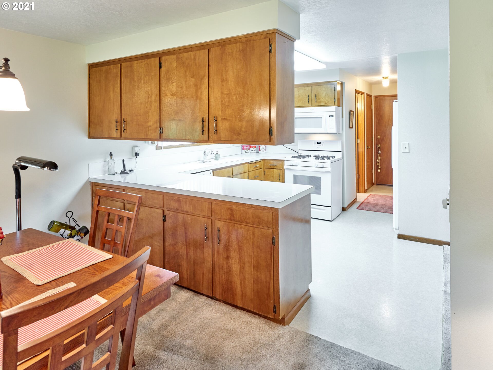 828 Oregon Way Woodburn, OR 97071 - Photo 10 of 29