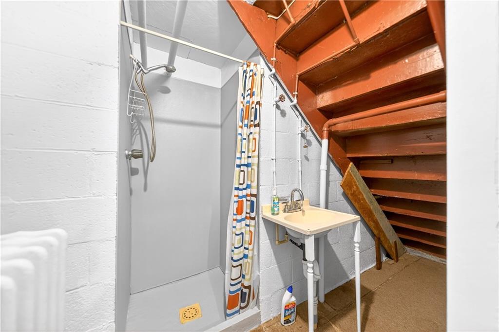 520 Stokes Avenue Braddock, PA 15104 - Photo 23 of 47 a utility room with dryer and washer