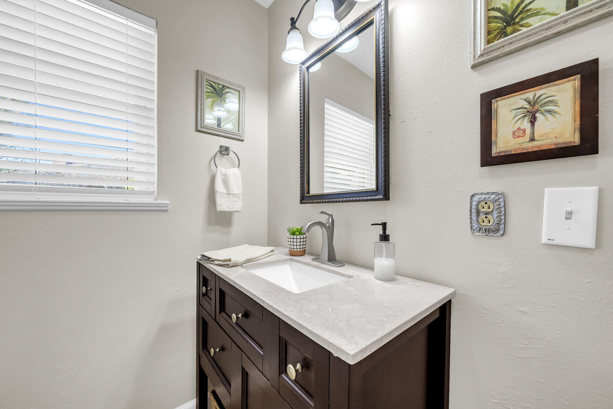 136 Country Club Road Shalimar, FL 32579 - Photo 58 of 83 136 Country Club Rd_Guest Bathroom