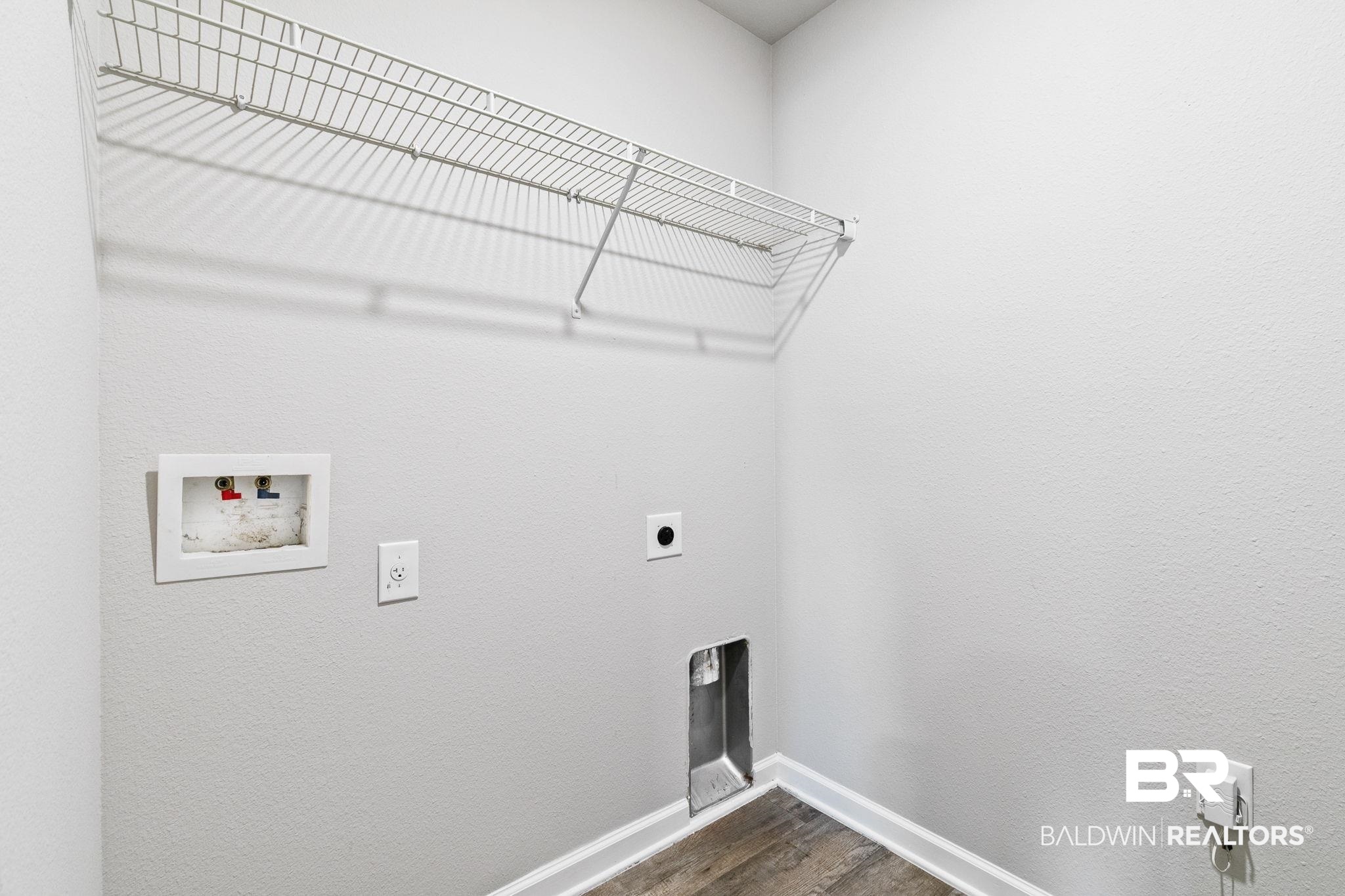 17129 Lanier Boulevard Foley, AL 36535 - Photo 30 of 37 Laundry Room