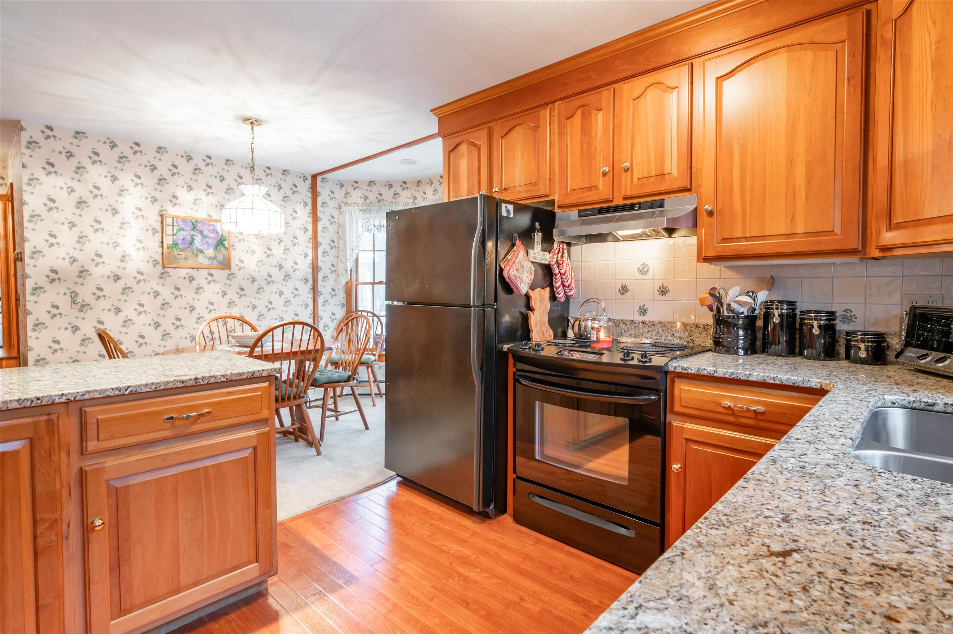 226 Amesbury Road Kensington, NH 03833 - Photo 10 of 59