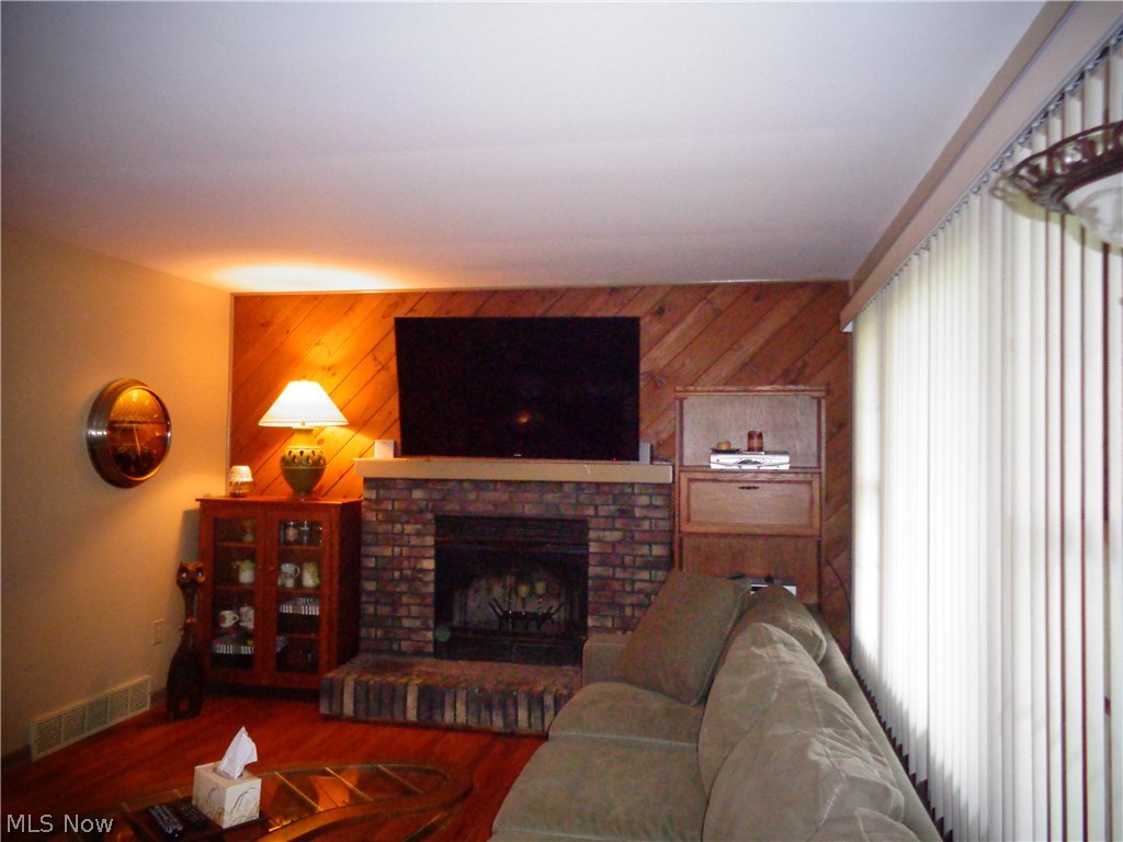 2122 Bridger Road Akron, OH 44312 - Photo 2 of 26