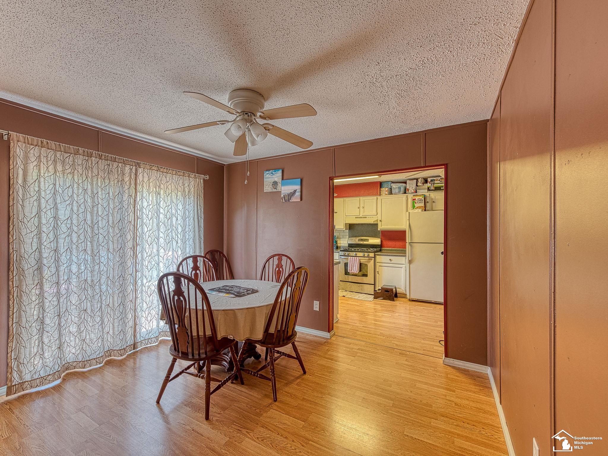 8245 Summerfield Road Lambertville, MI 48144 - Photo 8 of 26 50111368-7.JPG