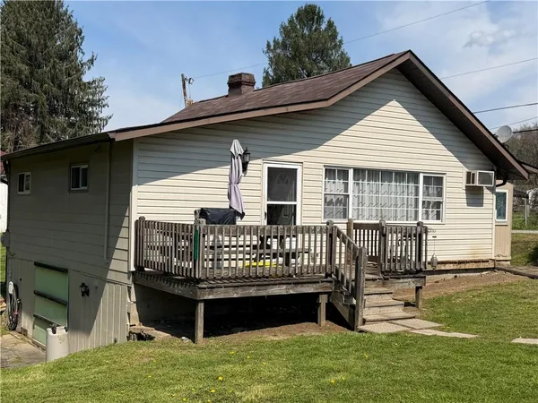 $99,999 | 112 Schoolhouse Road, Grindstone, PA 15442