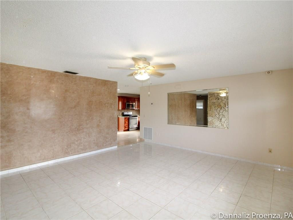 4720 Betelnut Street Boca Raton, FL 33428 - Photo 6 of 16 Livingroom