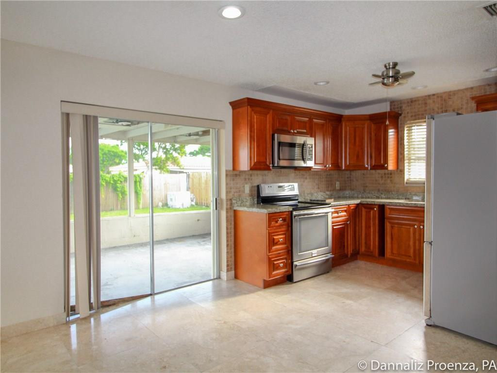 4720 Betelnut Street Boca Raton, FL 33428 - Photo 7 of 16 Kitchen