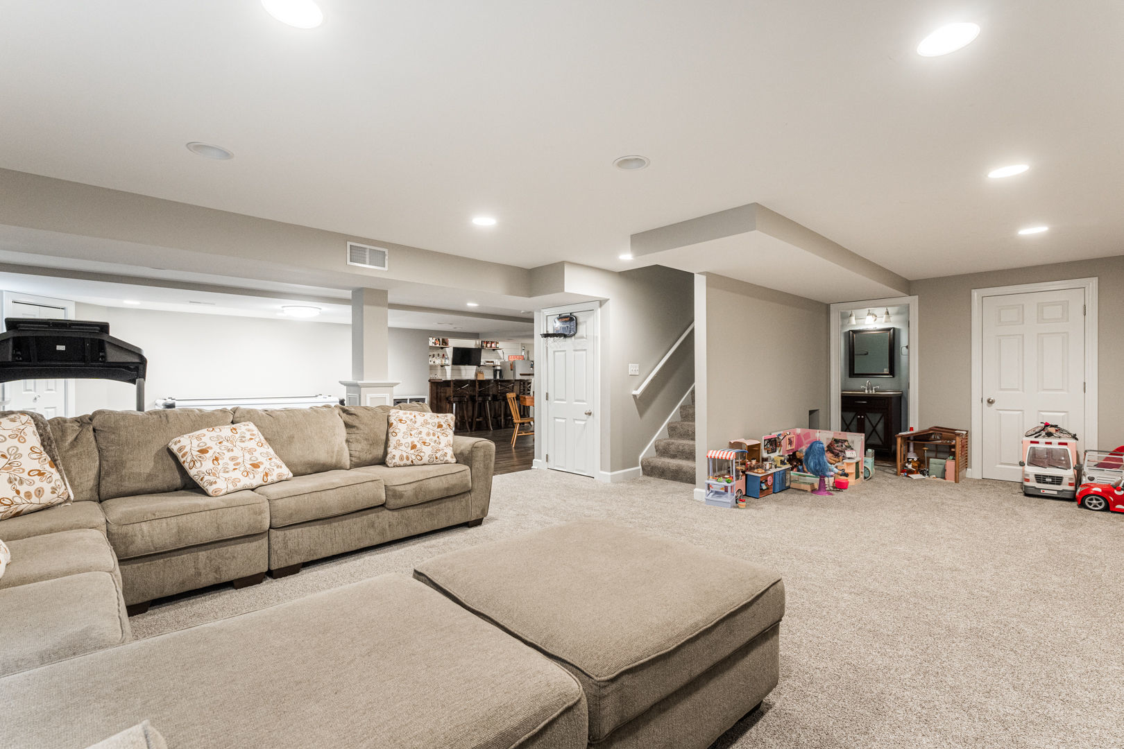 461 White Street Sycamore, IL 60178 - Photo 35 of 49 a living room with furniture and gym equipment