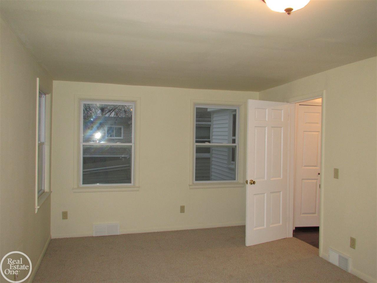 1323 Hampton Road Grosse Pointe Woods, MI 48236 - Photo 28 of 40