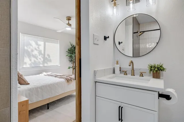 a en suite bathroom with a sink and a mirror