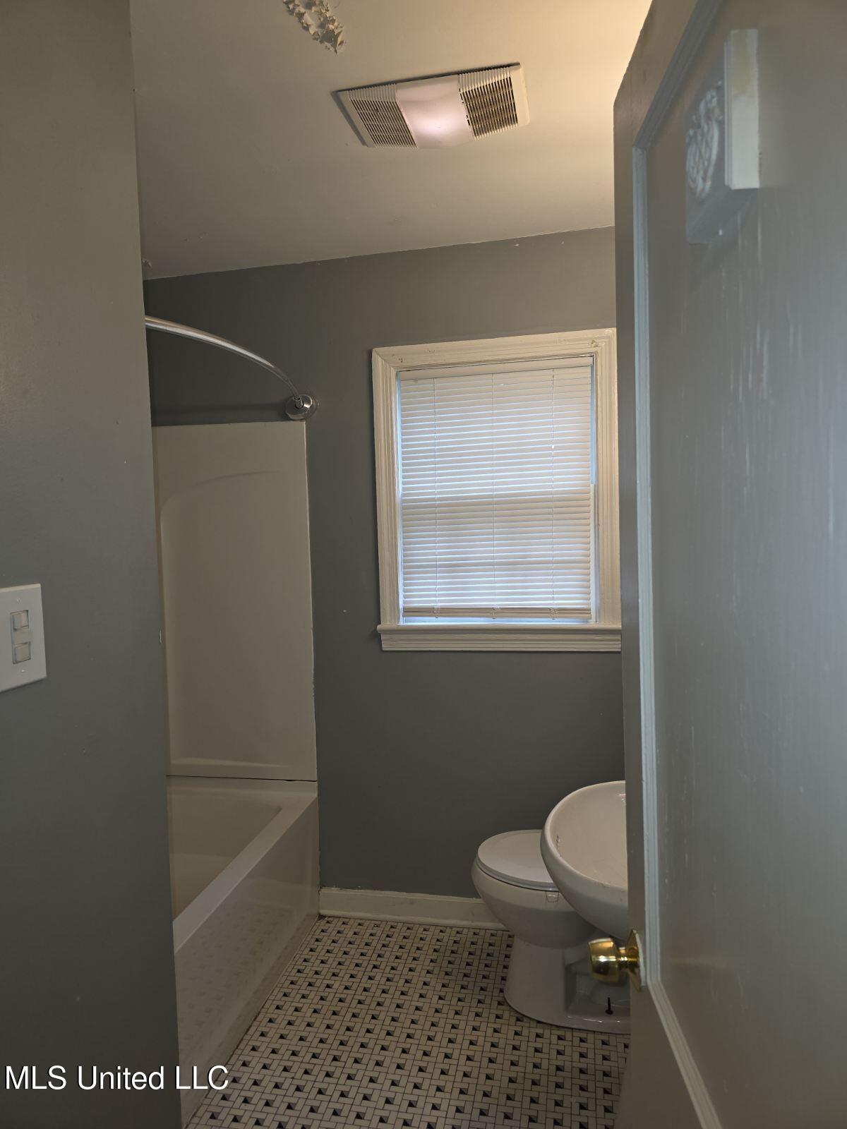 443 Meadowbrook Road Jackson, MS 39206 - Photo 10 of 20 Image20250919162806