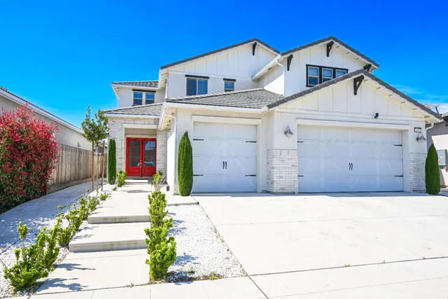 $655,000 | 2833 North Armstrong Avenue, Fresno, CA 93727