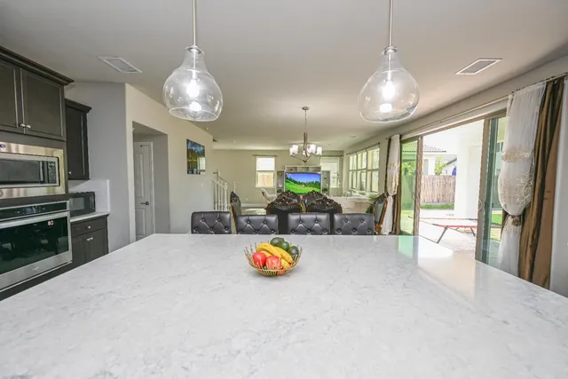 $655,000 | 2833 North Armstrong Avenue, Fresno, CA 93727