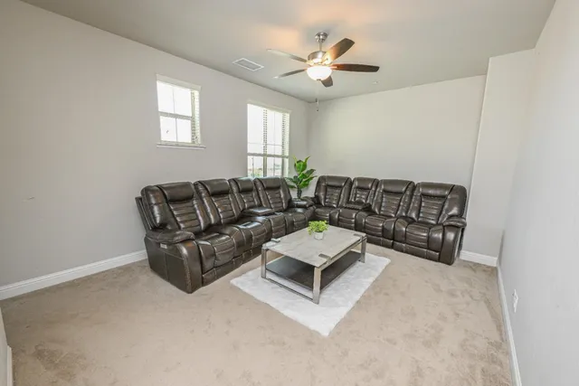 $655,000 | 2833 North Armstrong Avenue, Fresno, CA 93727