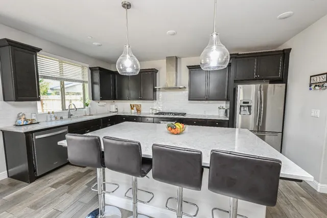 $655,000 | 2833 North Armstrong Avenue, Fresno, CA 93727