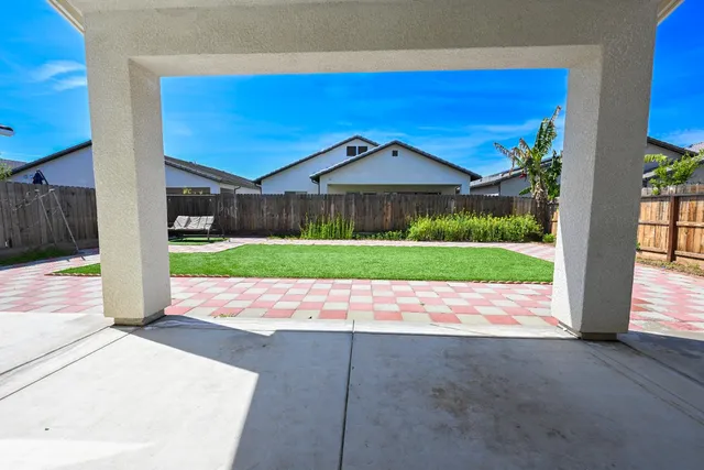 $655,000 | 2833 North Armstrong Avenue, Fresno, CA 93727
