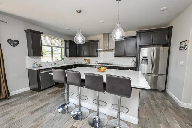 $655,000 | 2833 North Armstrong Avenue, Fresno, CA 93727