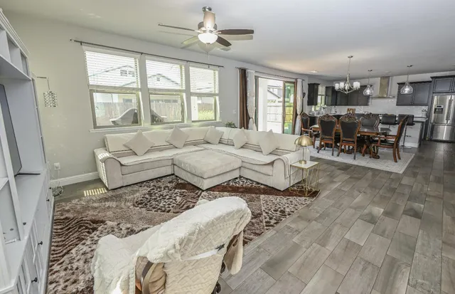 $655,000 | 2833 North Armstrong Avenue, Fresno, CA 93727