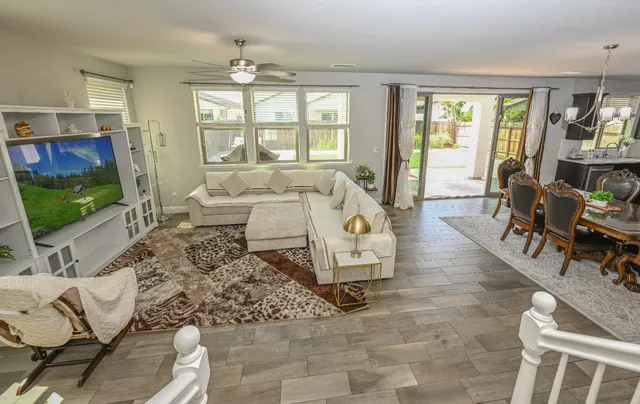 $655,000 | 2833 North Armstrong Avenue, Fresno, CA 93727