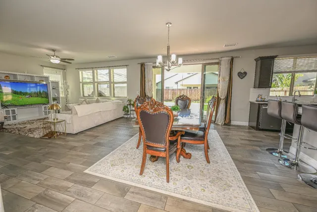 $655,000 | 2833 North Armstrong Avenue, Fresno, CA 93727