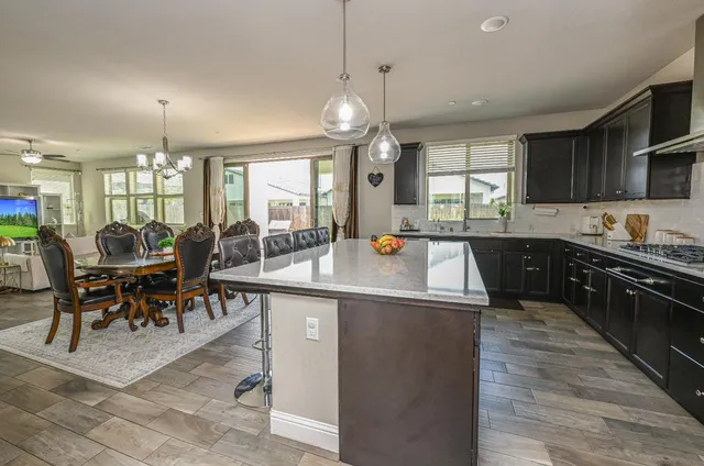 $655,000 | 2833 North Armstrong Avenue, Fresno, CA 93727