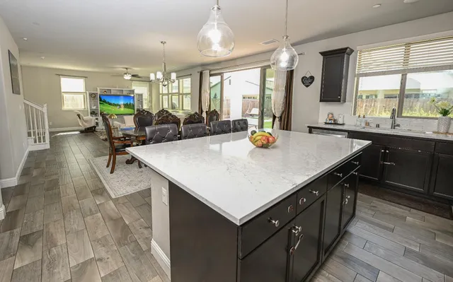 $655,000 | 2833 North Armstrong Avenue, Fresno, CA 93727