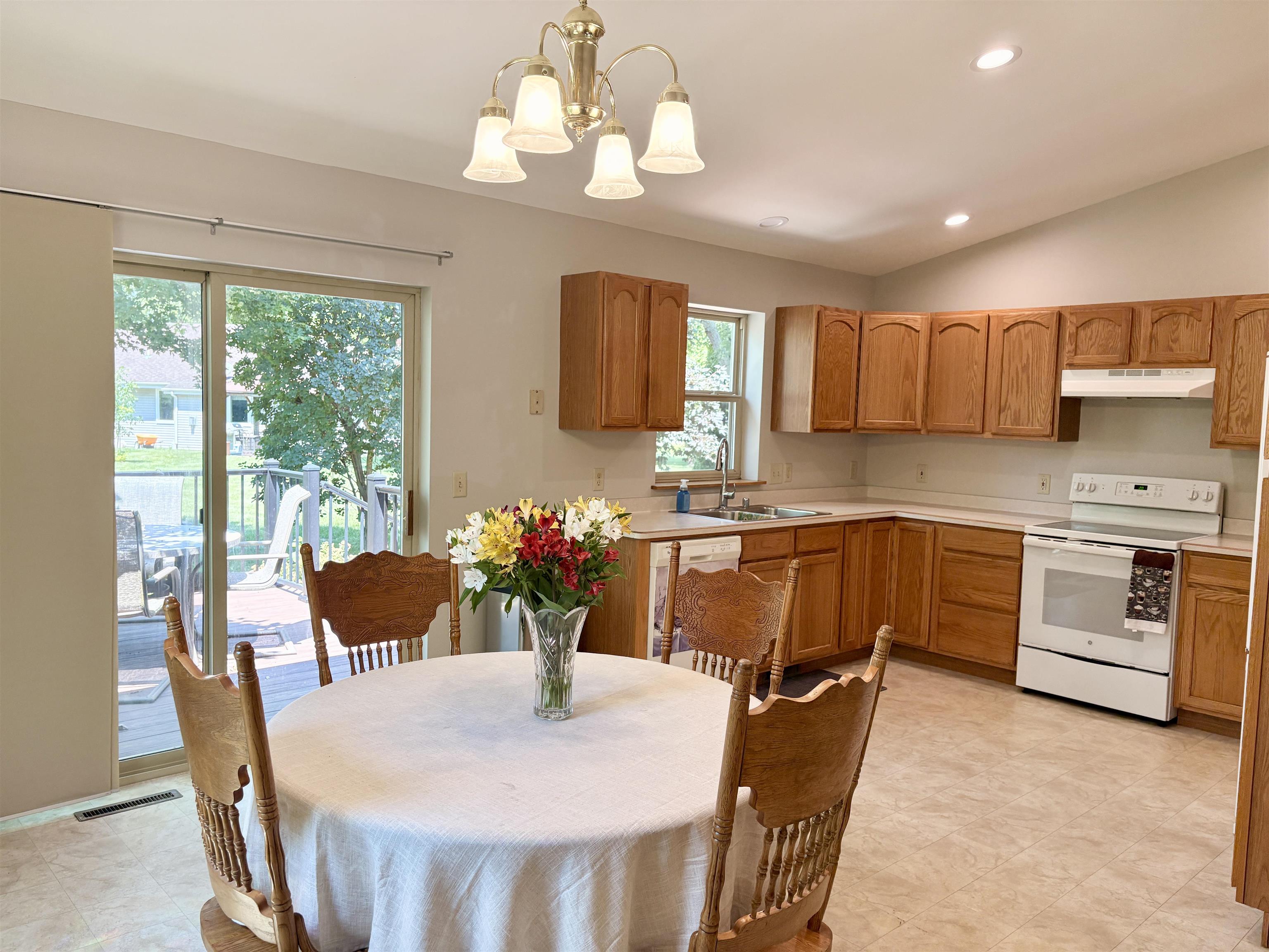 1340 Prairie Rose Drive Sun Prairie, WI 53590 - Photo 9 of 39