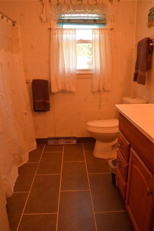 23 Carriage Road Cranston, RI 02920 - Photo 18 of 40 Gallery Image 18