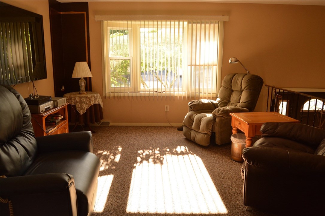 23 Carriage Road Cranston, RI 02920 - Photo 10 of 40 Gallery Image 10