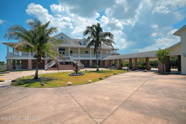 a view of a house with swimming pool and a yard