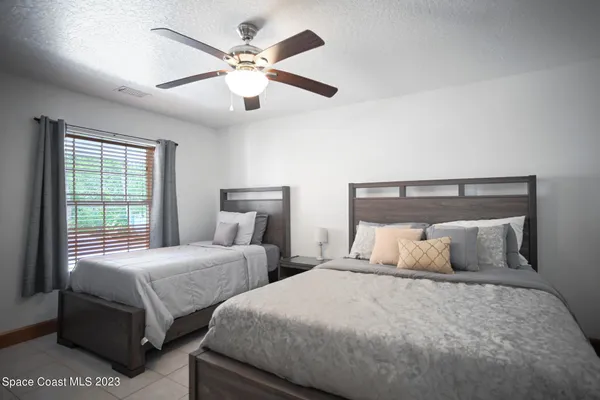 a view of a yard in front of a house