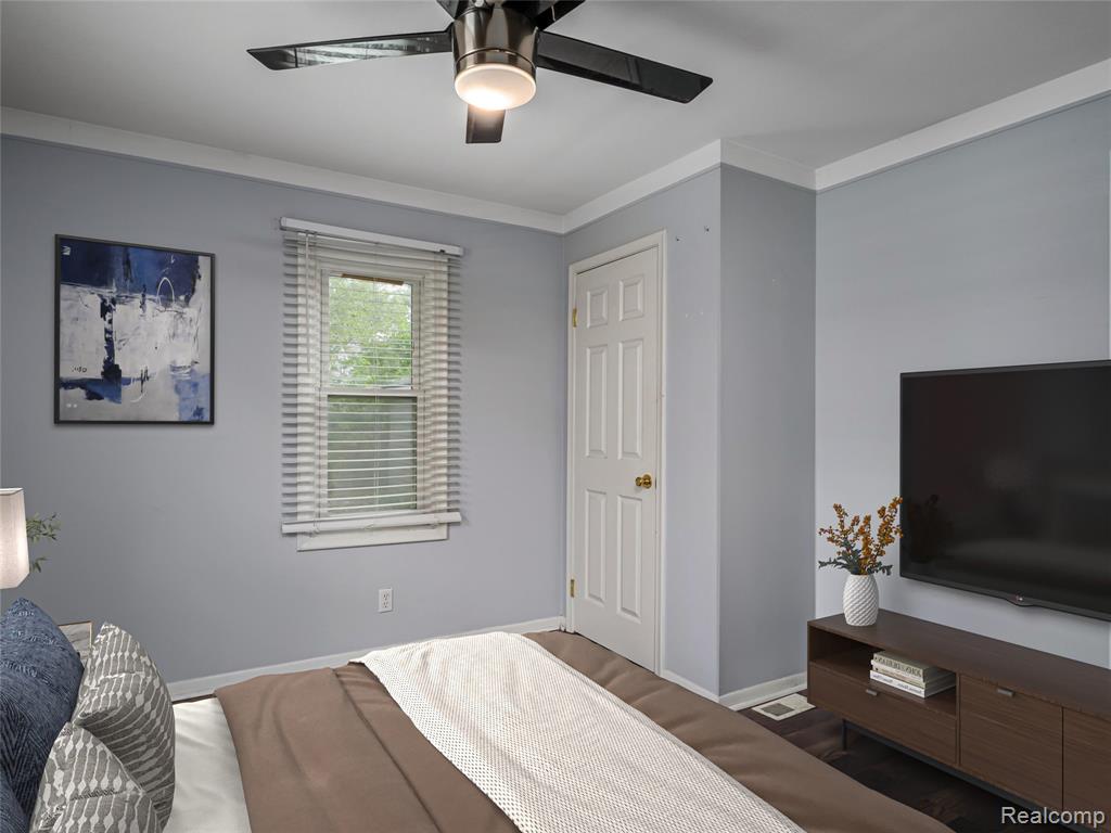 2330 Wiltshire Road Berkley, MI 48072 - Photo 9 of 21