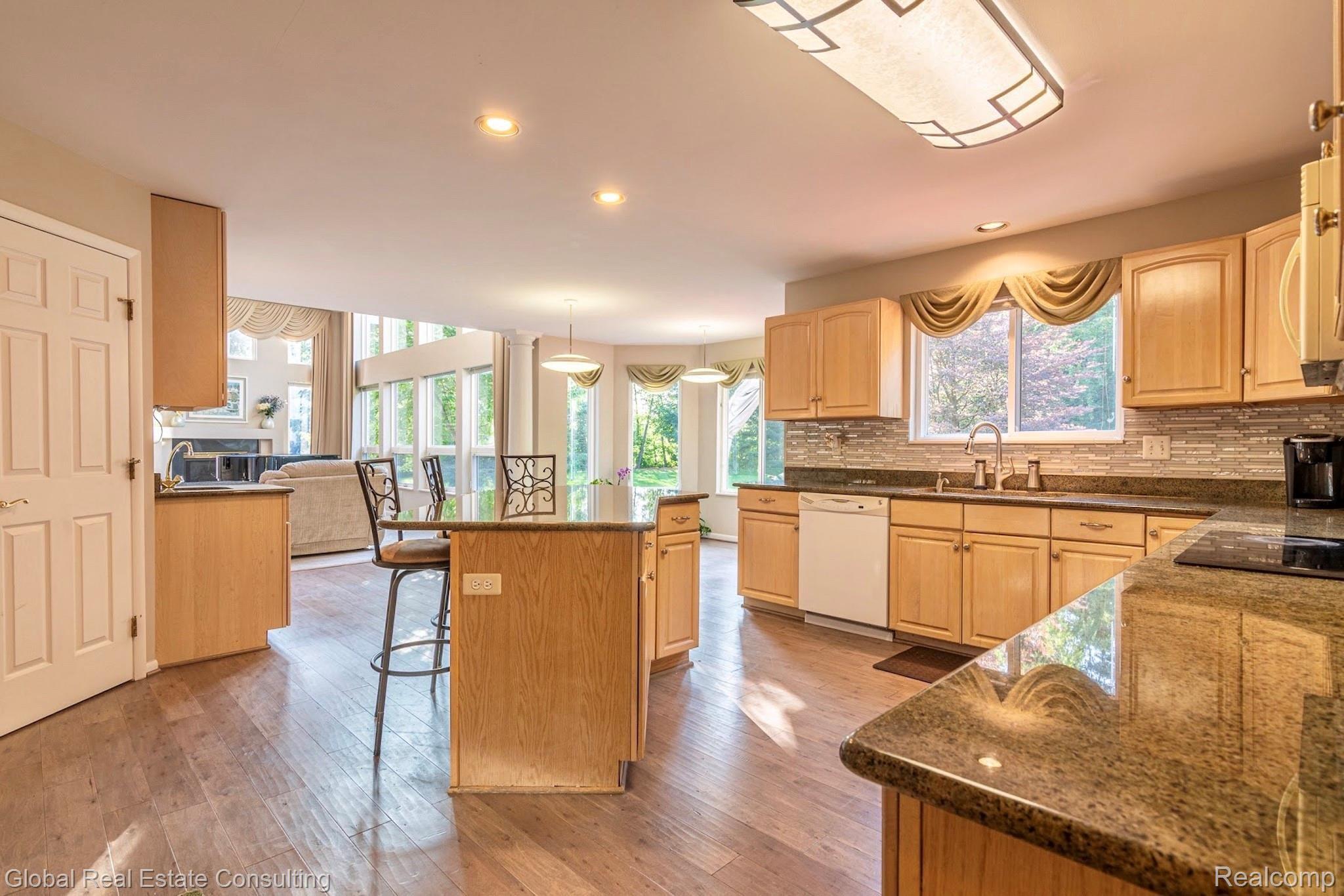 47756 Rochester Drive Novi, MI 48374 - Photo 14 of 62 IMG_1162.jpg