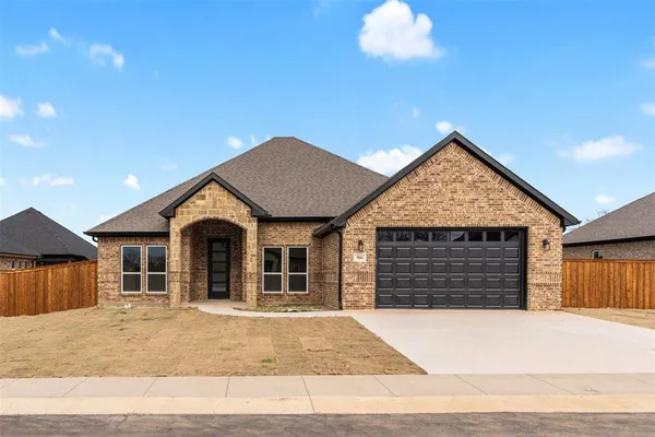 $359,900 | 504 Limestone Circle, Mabank, TX 75147