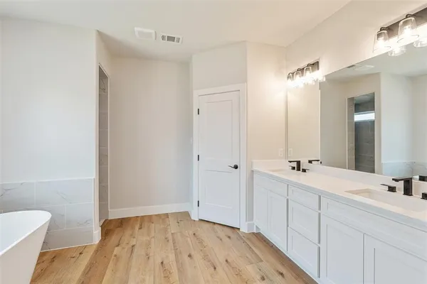 $359,900 | 504 Limestone Circle, Mabank, TX 75147