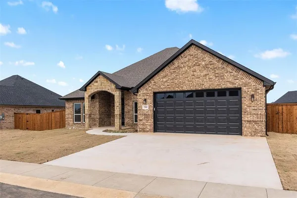 $359,900 | 504 Limestone Circle, Mabank, TX 75147