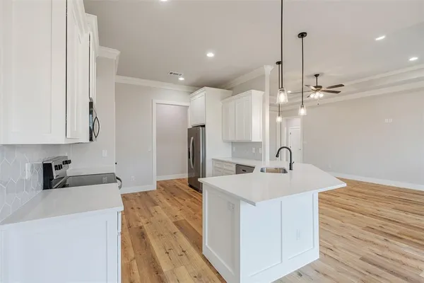 $359,900 | 504 Limestone Circle, Mabank, TX 75147