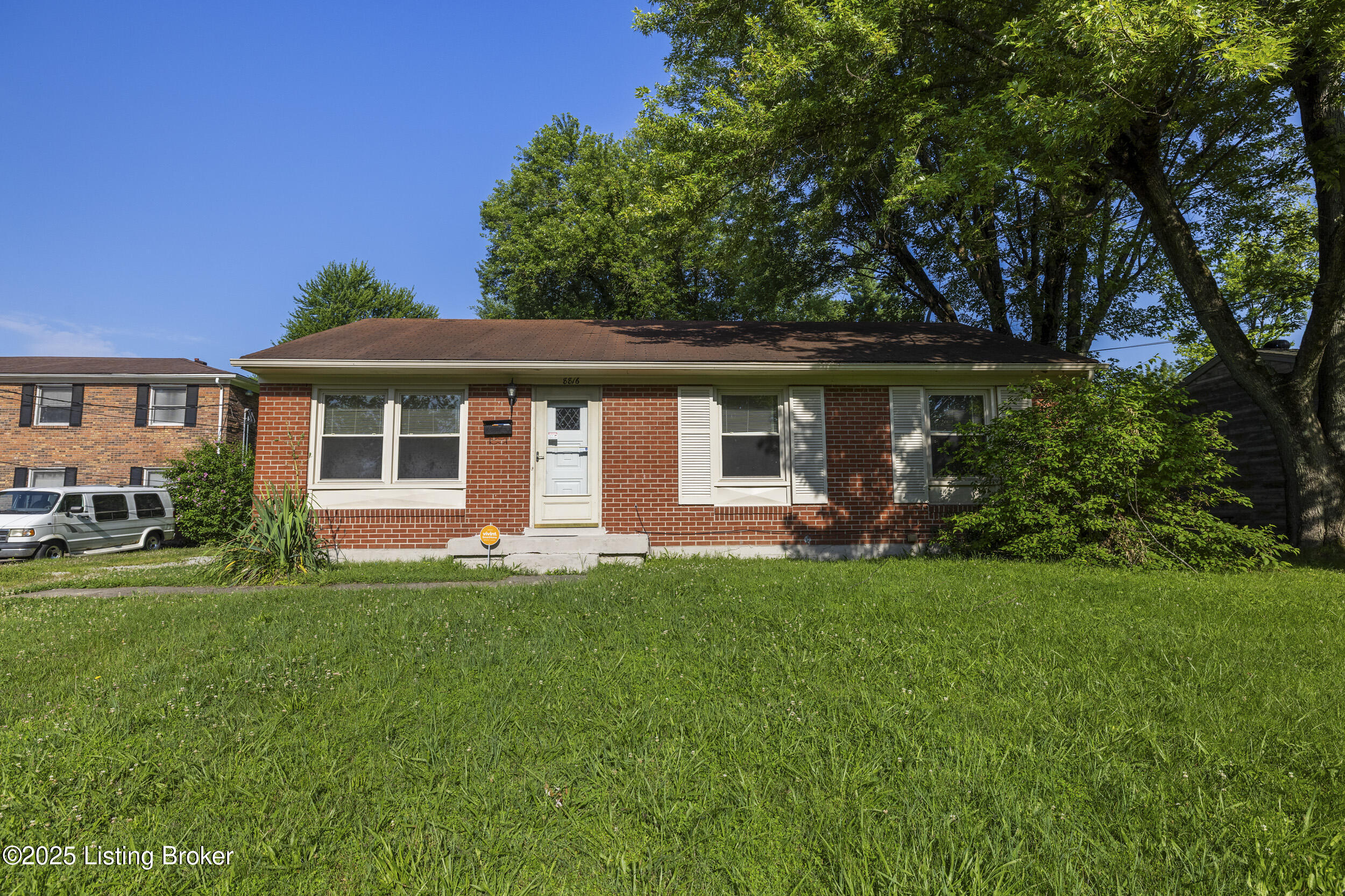 8816 Moody Road Louisville, KY 40219 - Photo 3 of 36 3U8A3539